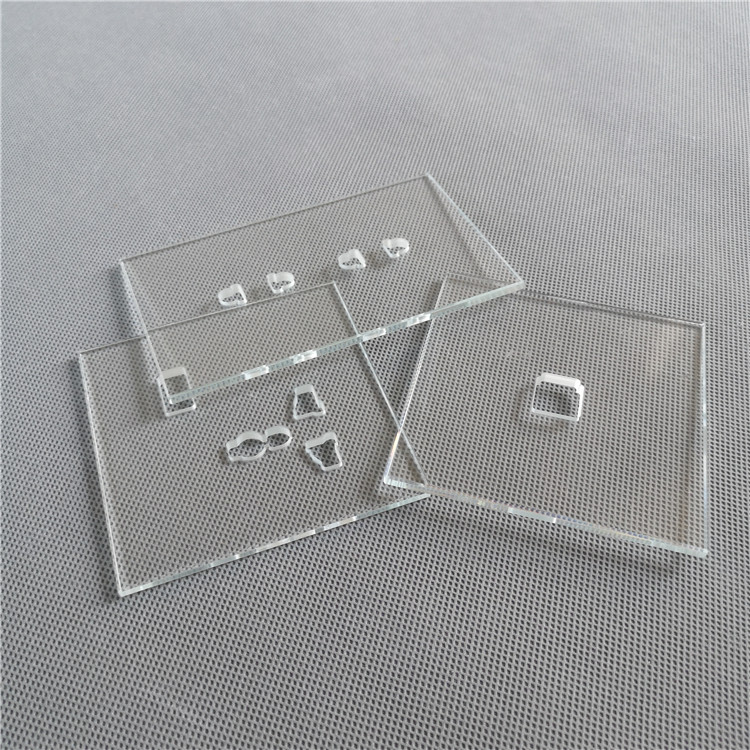 Panel de cristal templado para enchufes de 4 mm de espesor.